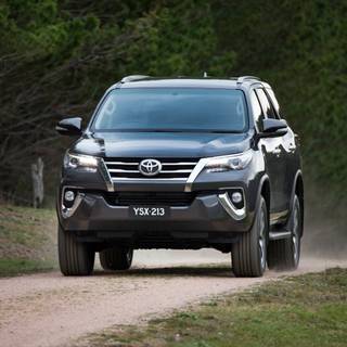 Fortuner cars wallpaper