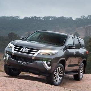 Fortuner cars wallpaper