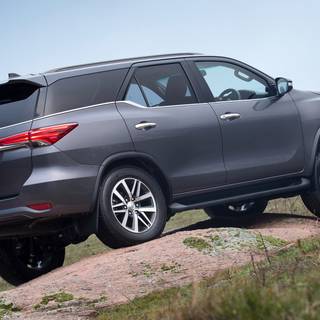 Fortuner cars wallpaper