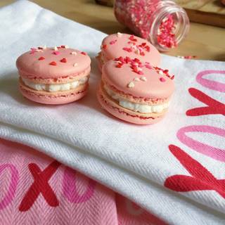Macaroon Valentines wallpaper