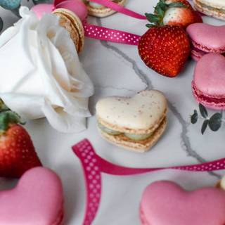 Macaroon Valentines wallpaper