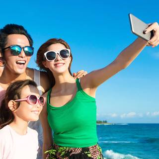 Family travel wallpaper