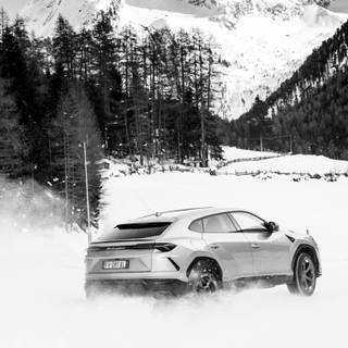 Winter Lamborghini iPhone wallpaper