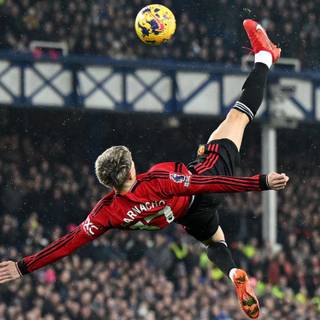 Garnacho bicycle kick wallpaper