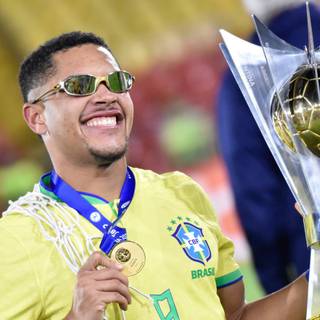 Vitor Roque wallpaper