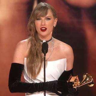Taylor Swift Grammy 2024 wallpaper