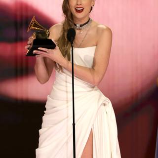 Taylor Swift Grammy 2024 wallpaper
