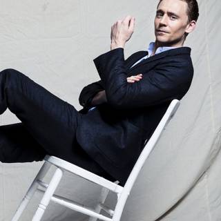 Tom Hiddleston iPhone wallpaper