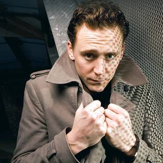 Tom Hiddleston iPhone wallpaper