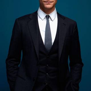 Tom Hiddleston iPhone wallpaper