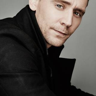 Tom Hiddleston iPhone wallpaper