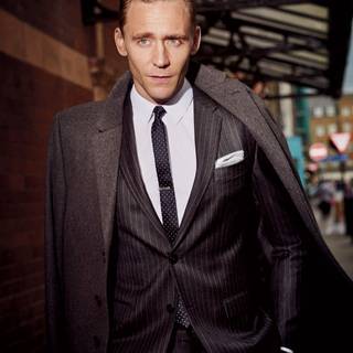 Tom Hiddleston iPhone wallpaper