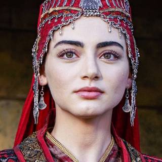 Ozge Torer Kurulus Osman wallpaper