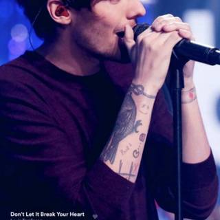 Louis Tomlinson iPhone wallpaper