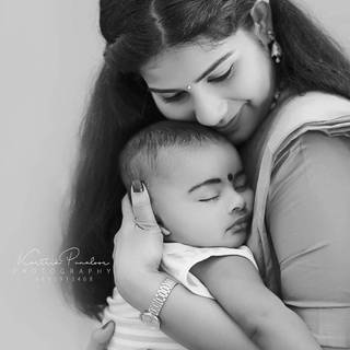 Mother holding baby wallpaper