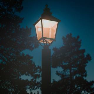 iPhone lamp wallpaper