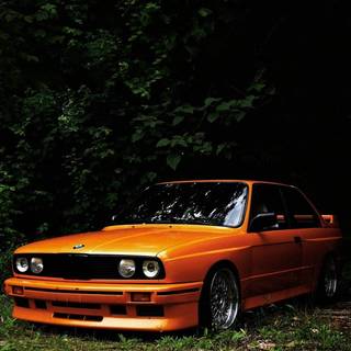 Car iPhone 13 wallpaper