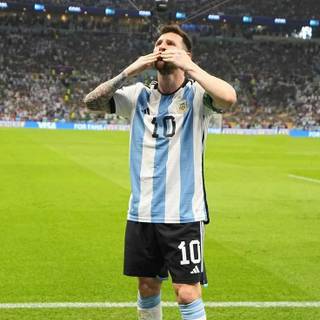 Messi iPhone 12 wallpaper