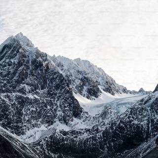 Simple winter mountains wallpaper