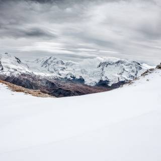 Simple winter mountains wallpaper