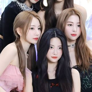 Le Sserafim 2024 wallpaper