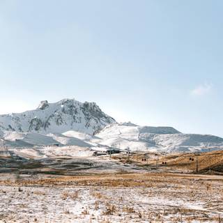 Simple winter mountains wallpaper