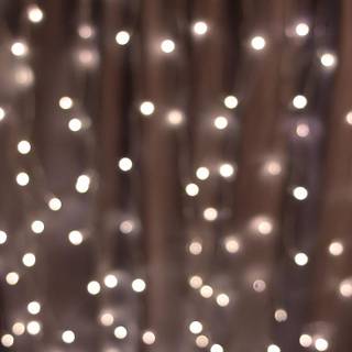 Warm white wallpaper