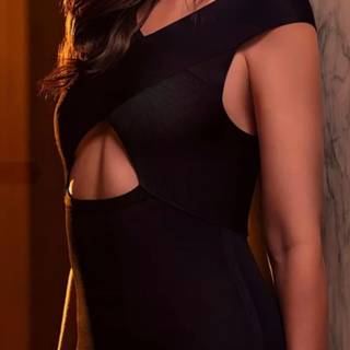 Ana De Armas iPhone 15 wallpaper