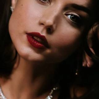 Ana De Armas iPhone 15 wallpaper
