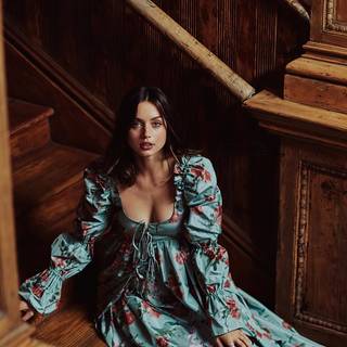 Ana De Armas iPhone 15 wallpaper