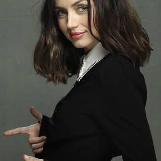 Ana De Armas iPhone 15 wallpaper