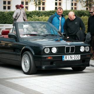 BMW E30 motor phone wallpaper