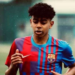 Lamine Yamal 4k wallpaper