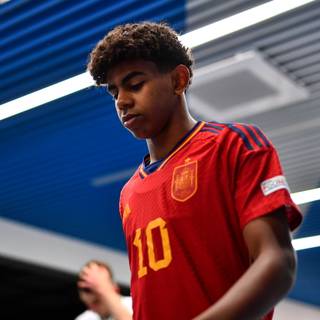 Lamine Yamal 4k wallpaper