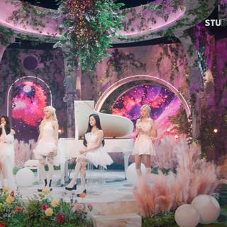 Stuck In The Middle Baby Monster wallpaper