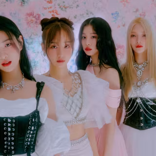 Cupid Fifty Fifty wallpaper