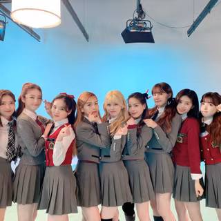 NiziU Make You Happy wallpaper