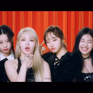 Cupid Fifty Fifty wallpaper