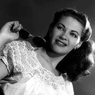 Yvonne De Carlo wallpaper