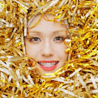 Gold Gold Gold Somi wallpaper