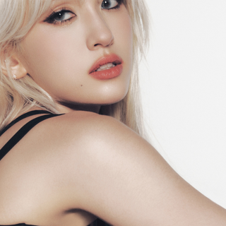 Gold Gold Gold Somi wallpaper