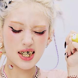 Gold Gold Gold Somi wallpaper