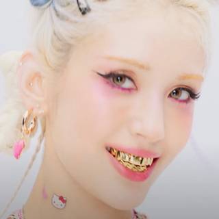 Gold Gold Gold Somi wallpaper