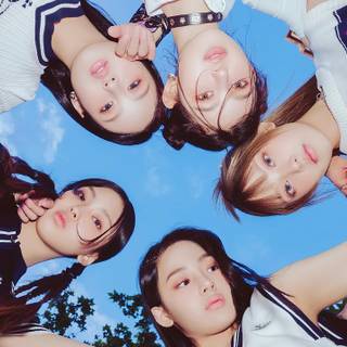 Hurt NewJeans wallpaper