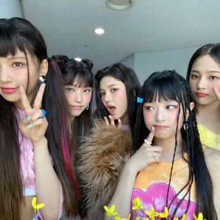 Hurt NewJeans wallpaper