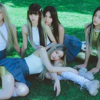 Super Shy NewJeans wallpaper