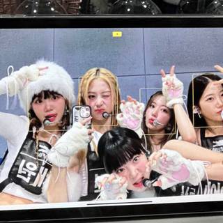 Easy Le Sserafim wallpaper