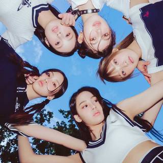 Super Shy NewJeans wallpaper