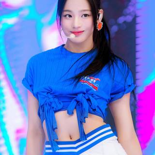 Super Shy NewJeans wallpaper