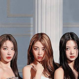 Easy Le Sserafim wallpaper